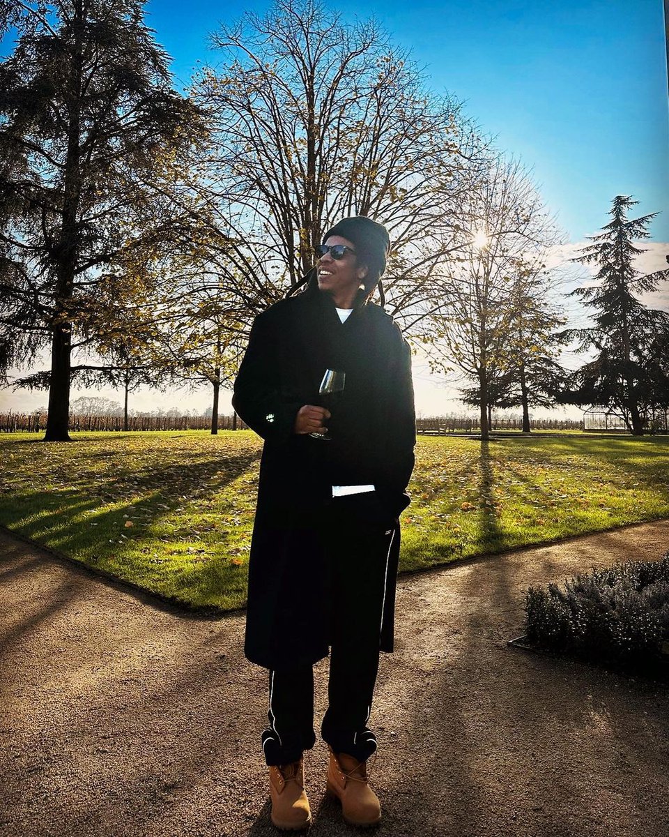 JAY_Z_Daily's tweet image. Jay-Z celebrating his 54th birthday in Bordeaux, France.

📸: @kodaklens