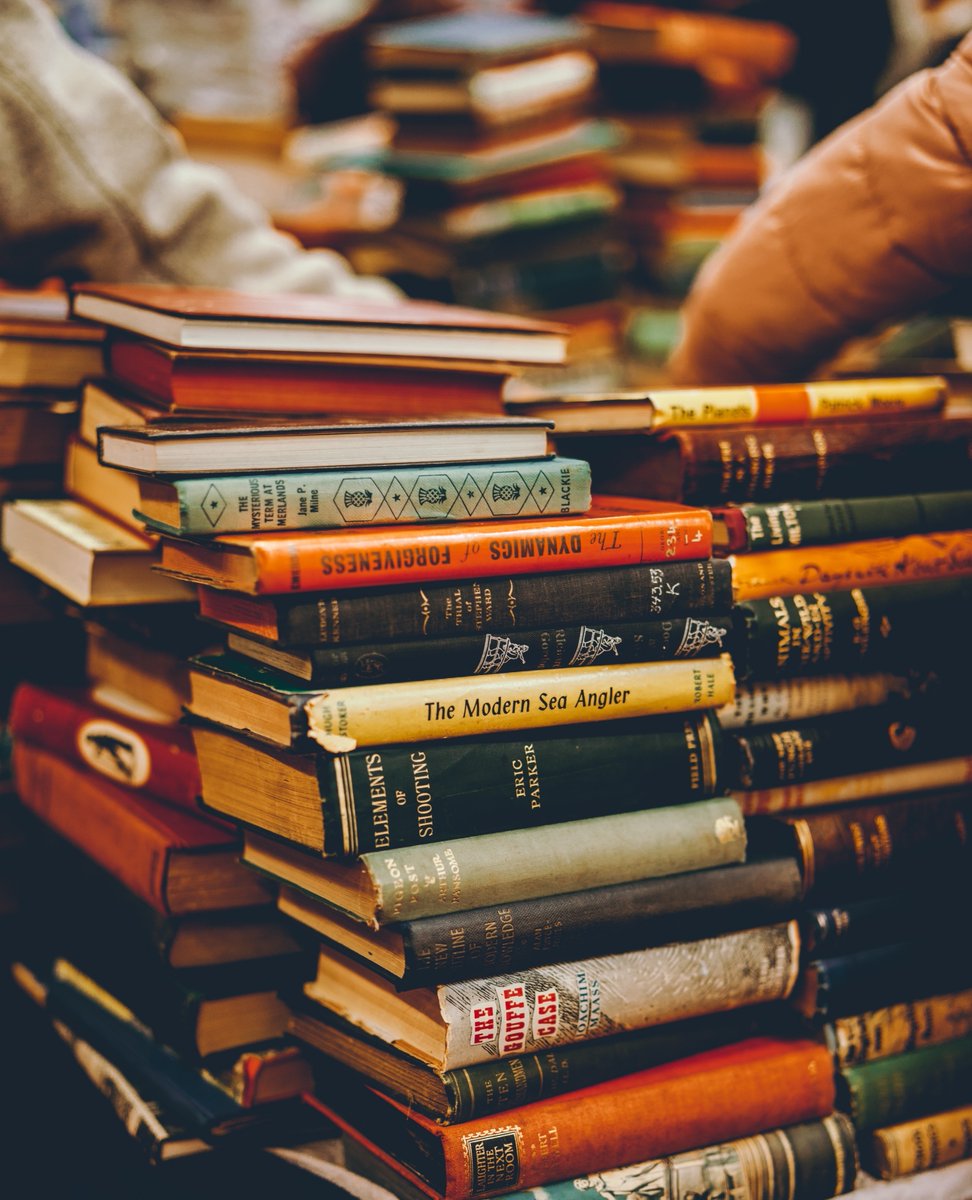 ChoiceHomeTutor's tweet photo. “In the winter she curls up around a good book and dreams away the cold.” - Ben Aaronovitch https://t.co/3oSvQWt6br