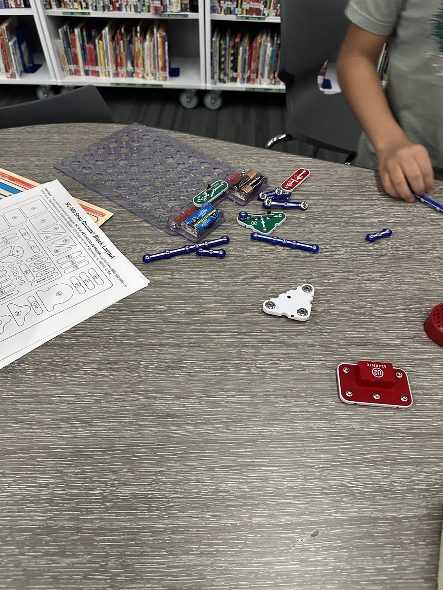 MrsSporrer's tweet image. More Makerspace Coding Playground fun! #SLEChristmasEra #gcisdlib