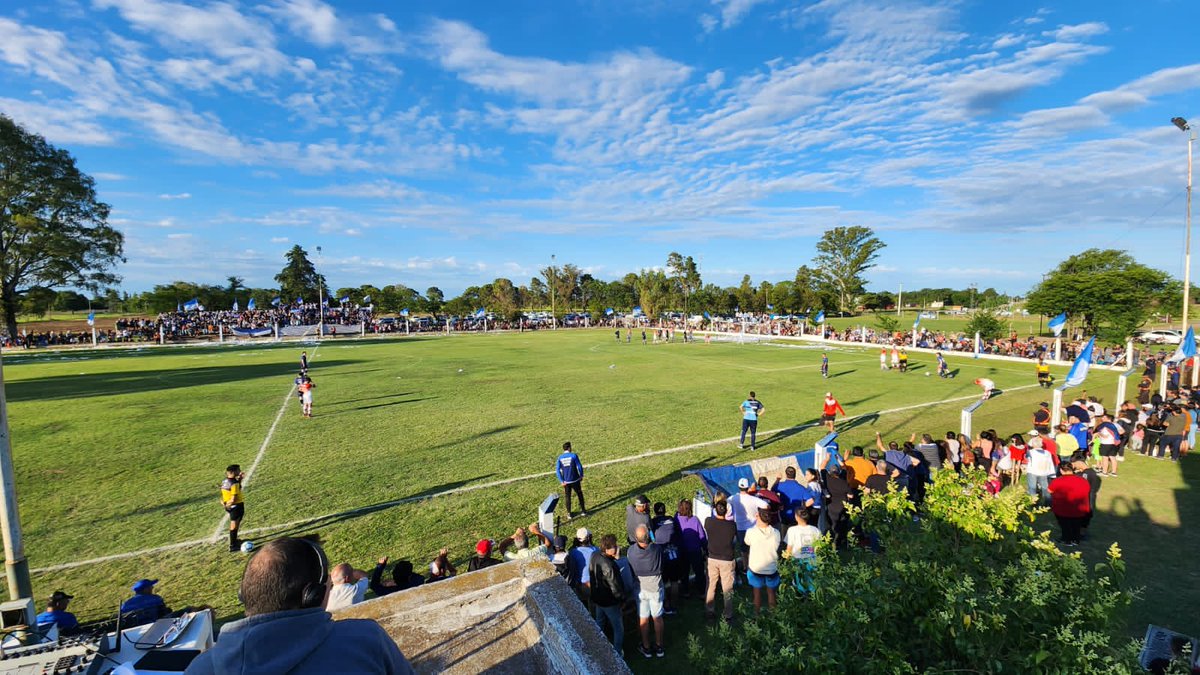 El fortín estuvo colmado en el día de ayer disfrutando de la segunda final del campeonato clausura 2023 "Raymundo Cruz Flores"
¡Queda solo un pasito más,vamos por la gloria!
#25 💙🤍💙