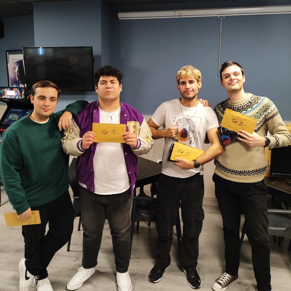 Así queda el Top 8 del Coliseum 2023 8 DELUXE

🥇 <a href="/AlexSpartaco/">Pepo</a> 
🥈 <a href="/PerlaSmash/">Adri</a> 
🥉 <a href="/SSB_Osoman/">MKT | Osoman</a> 
 4⃣ <a href="/RoberWars4/">RoberWars</a> 
 5⃣ <a href="/Darkmoloo/">Molo</a> 
 5⃣ <a href="/GarroteSSB/">Garrote 🐸</a> 
 7⃣ <a href="/Joder_Situro/">Situro 💛🦌</a> 
 7⃣ <a href="/gafce_/">gafce</a> 

Muchas gracias por participar y...  ¡Nos vemos el año que viene!