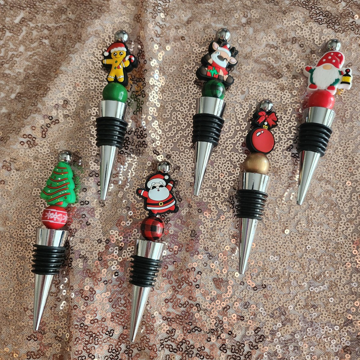 MoonNBack_etsy's tweet photo. 🎄Christmas Themed Wine Bottle Stoppers🎄
Now in the shop! 
https://t.co/OnUiXbUm5b

#Christmasgifts #handmadegifts #stockingstuffers https://t.co/dAUrSVnWeu