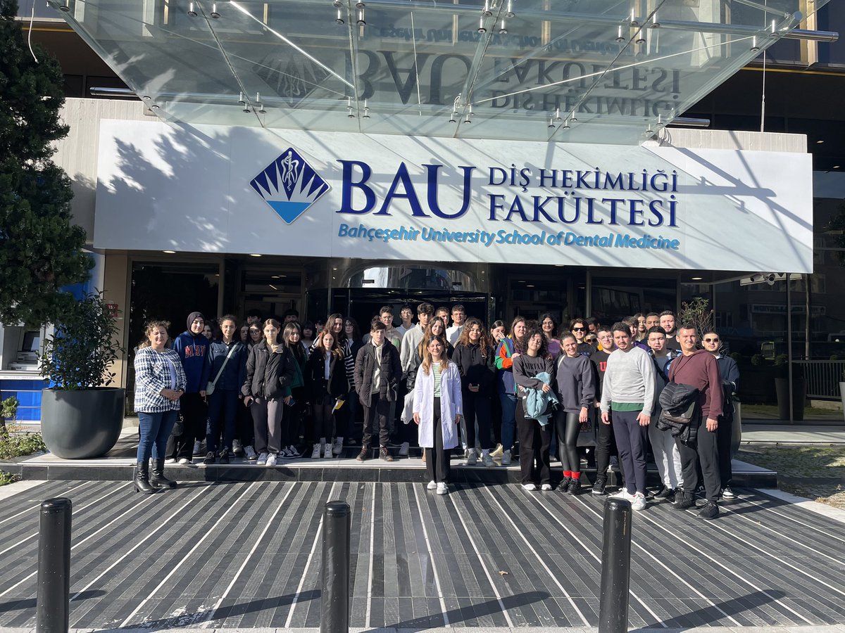 Uğurlu öğrenci ve öğretmenlerimizin son durağı Bahçeşehir Uğur Eğitim Kurumları’nın bir dalı olan Bahçeşehir Üniversitesi oldu.
Öğrencilerimiz lise eğitimleri sonrasında tercih edebilecekleri global ölçekli bir üniversiteye geçiş imkanına sahip olma ayrıcalığını tecrübe ettiler.