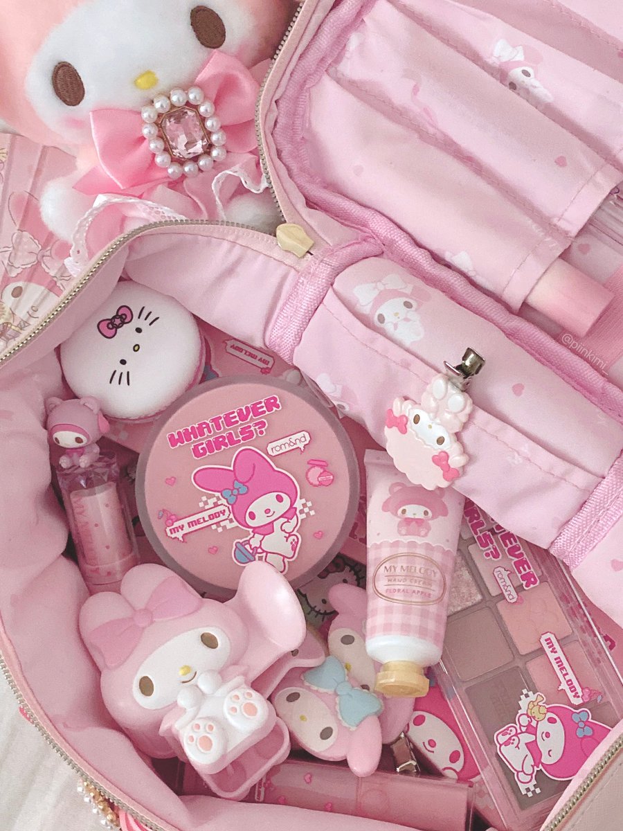 i love being a girly girl 𓈒 ˖ ࣪ 𝜗𝜚🐰🎀🤍