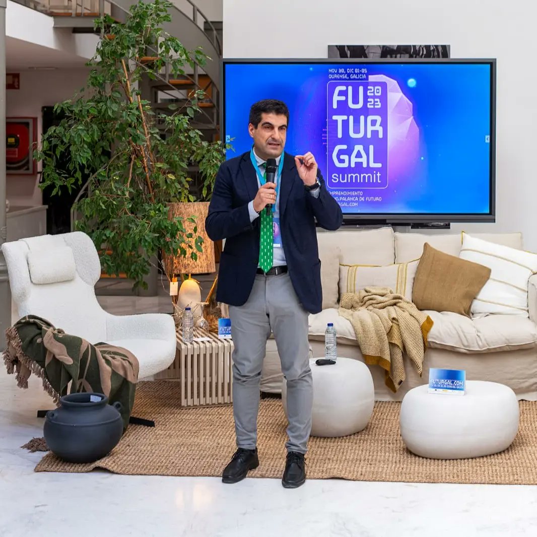 Esta mañá tuven a honra de participar no peche da xornada matinal de <a href="/futurgal/">Futurgal</a> diante de representantes do sector empresarial como Lorenzo Amor, presidente nacional dos Autónomos e vicepresidente da <a href="/CEOE_ES/">CEOE</a>