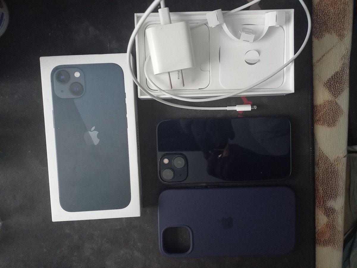 GonzaaSN's tweet photo. Anoche (3/12)me robaron el telefono en el recital de Duki campo trasero
Me lo compre hace 2 meses con toda la furia
Iphone 13
Azul (midnight)
Foto de messi de fondo de bloqueo obvio
Es el mismo de la foto
Bueno me tengo fe si hay data se agradece 🫶
#DukiEnRiver #DukoEnRiver https://t.co/BeFqaG2E27
