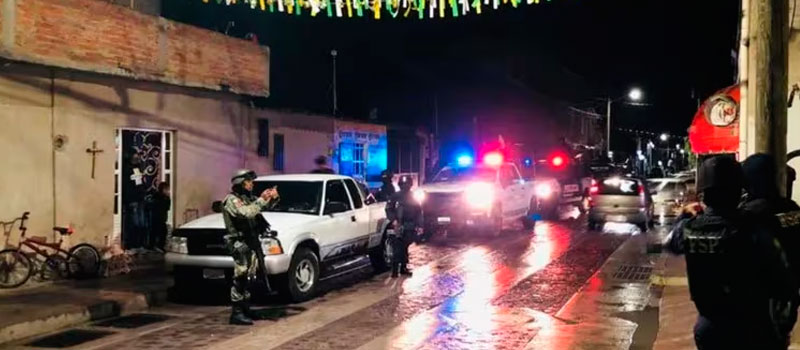 Diario_deColima's tweet image. #Hallan #cincojóvenes #ejecutados a espaldas de la #UniversidaddeGuanajuato, en #Celaya 

tinyurl.com/23wccy7x