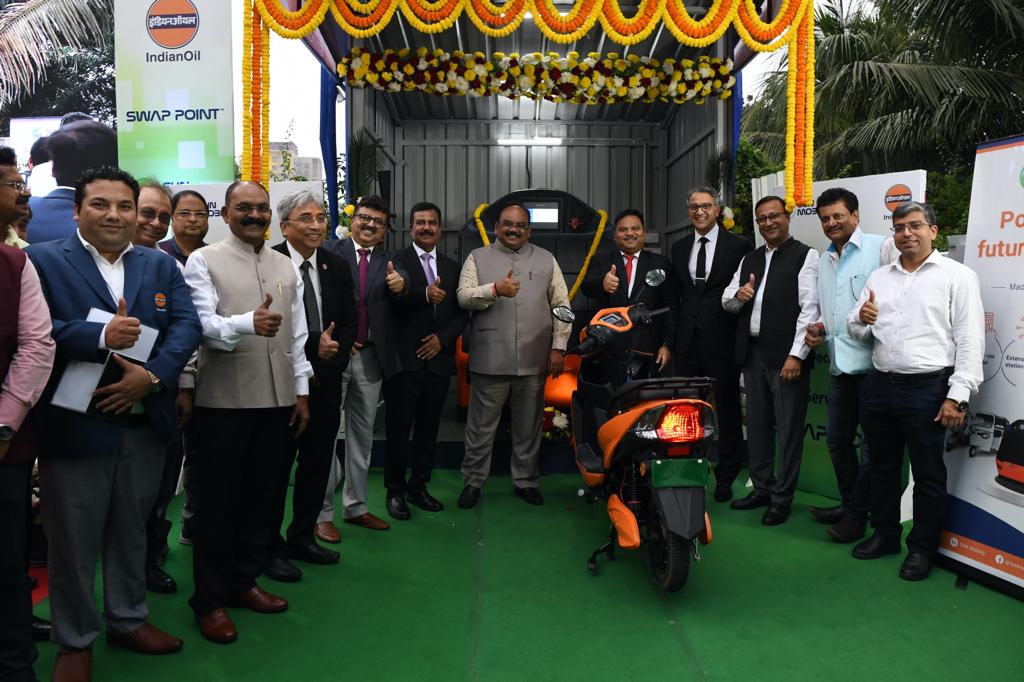 Happy to launch EV battery swapping facility in collaboration with Sun Mobility at Mira Service Station in #Kolkata today. 

EV battery swapping facility is pivotal for sustainable and accessible transport solutions.With the launch of this facility, #IndianOil is set to