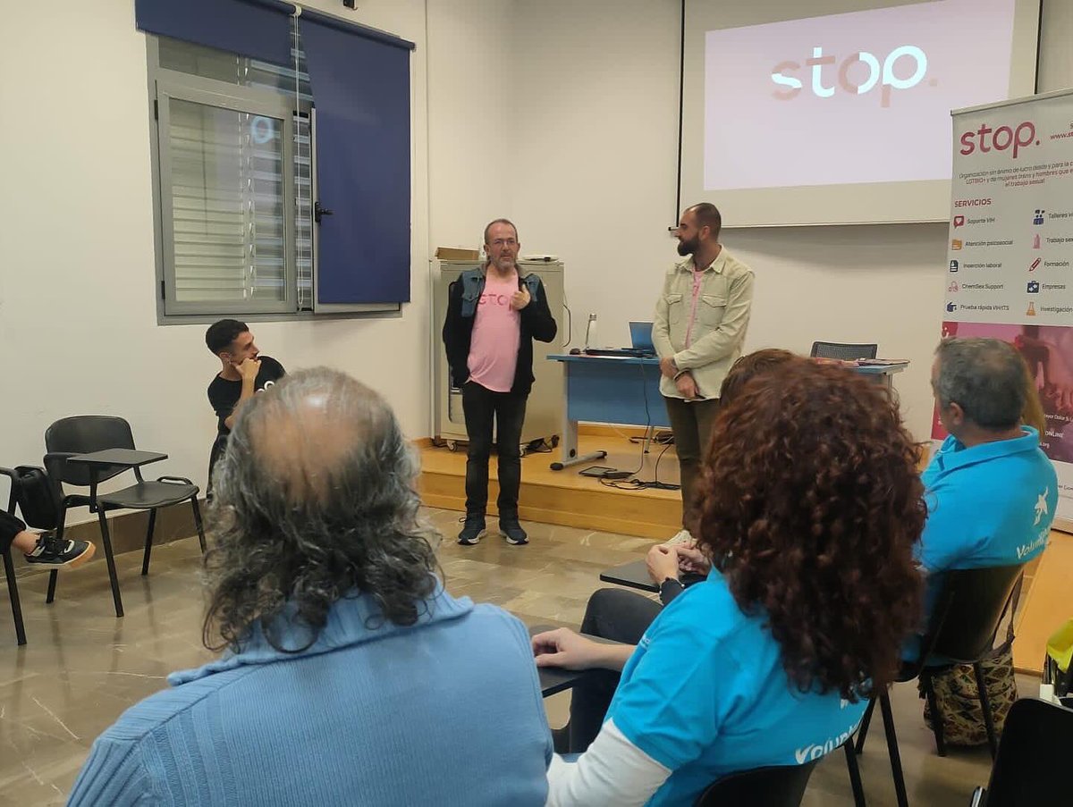 StopsidaONG's tweet photo. Taller sobre inteligencia emocional y estigmatización hacia las personas con VIH "Emo-sexualmente Inteligentes" junto al @VoluntCABK @caixabank 

#ongstop #ongstopsevilla #sevillalgtbi https://t.co/spvxOmnanA