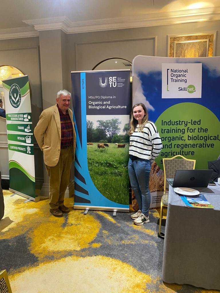 Great to be @flahavans Organic Growers Event @TalbotClonmel with Niamh McSharry of @NatOrgSkill. Big turnout of farmers and growers tonight👍 @agriculture_ie @Dept_ECC @IrishOrganicA @organictrust