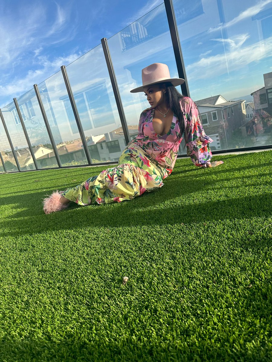 KBBCosmetics's tweet photo. Who doesn’t love a good winter maxi? our fav maxi #SummerRain is here! And it’s available in sizes small-2xl! https://t.co/M3Ydo9qt7h https://t.co/s8NR3llDYY