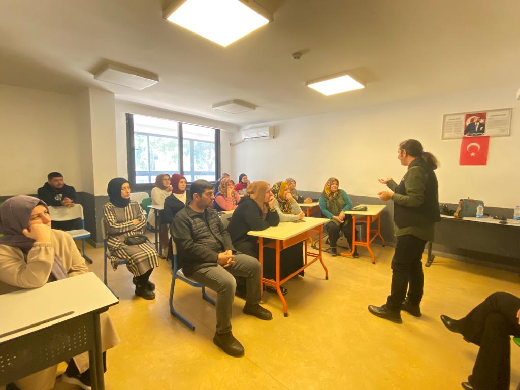 Özel Dizgi Metal velilerine yönelik "Şiddetsiz iletişim "semineri düzenledik.Öğrencilere akran zorbalığı ,etkili iletişim konularında çalışma yapıldı.<a href="/ahpehlivan53/">Ali Hamza Pehlivan</a> <a href="/fazilet_durmus/">Fazilet Öğretmen 🇹🇷</a> <a href="/hasantpl01/">HASAN TOPAL</a> <a href="/OguzhanTulucu/">Oğuzhan TÜLÜCÜ</a> <a href="/MersinMEM/">Mersin İl Millî Eğitim Müdürlüğü</a> <a href="/toroslarmem/">Toroslar İlçe Milli Eğitim Müdürlüğü</a> <a href="/Yavuz_3833/">Yavuz Gündüz</a> <a href="/eker_kocak/">Eker koçak</a>