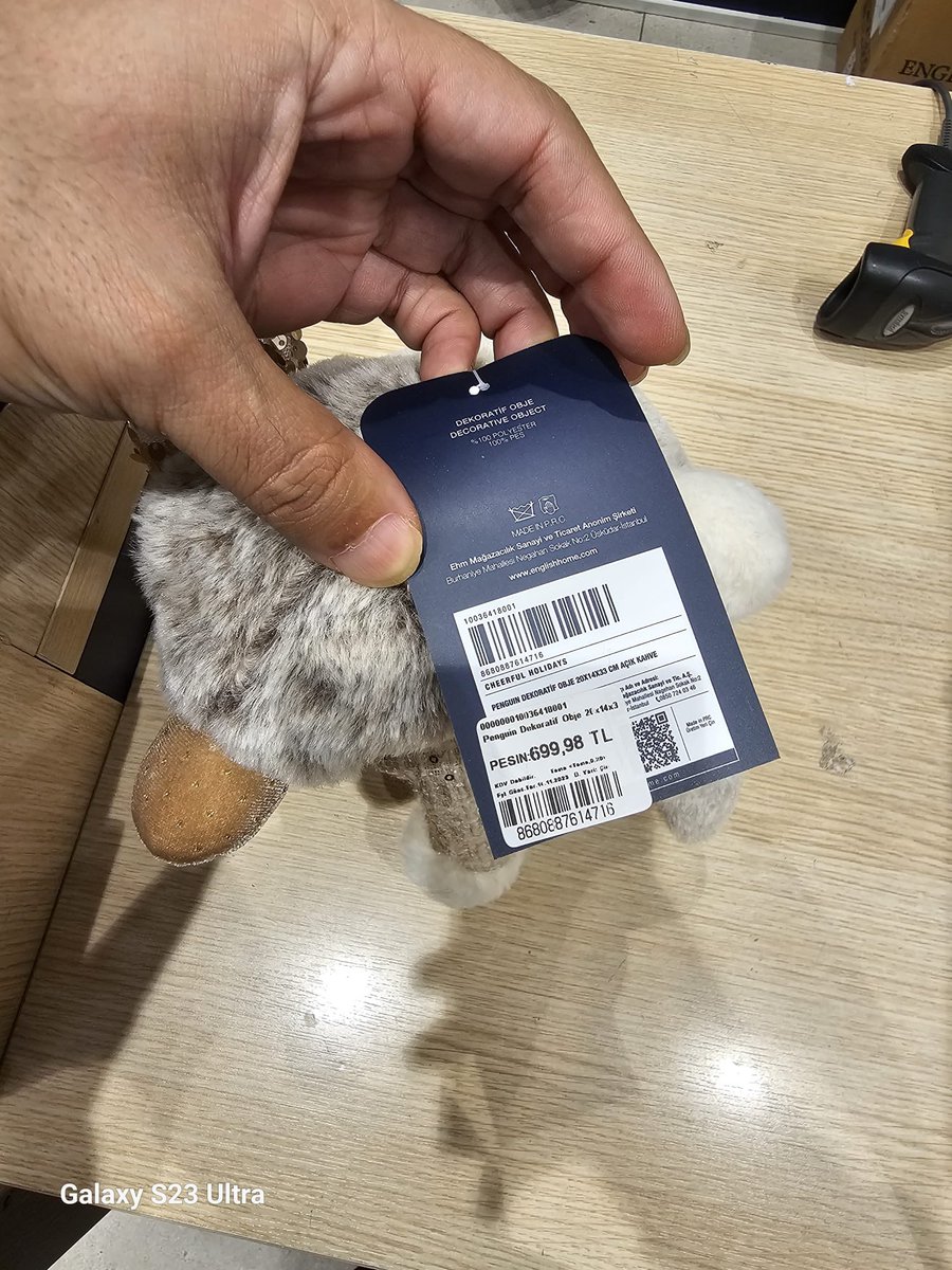 Andelip5's tweet photo. Dün girdiğim English home mağazasında tüm ürünlerde %70 indirim olmasına rağmen bu ürünü alıp kasaya gittiğimde bu ürüne indirim yapamayacaklarını, fiyatını 1700 tl ye çekmeyi unuttuklarını, istersem 1700 e çekip %70 indirimden faydalanabileceğimi ilettikler!!
@englishhometr https://t.co/QX2JG9eqTQ
