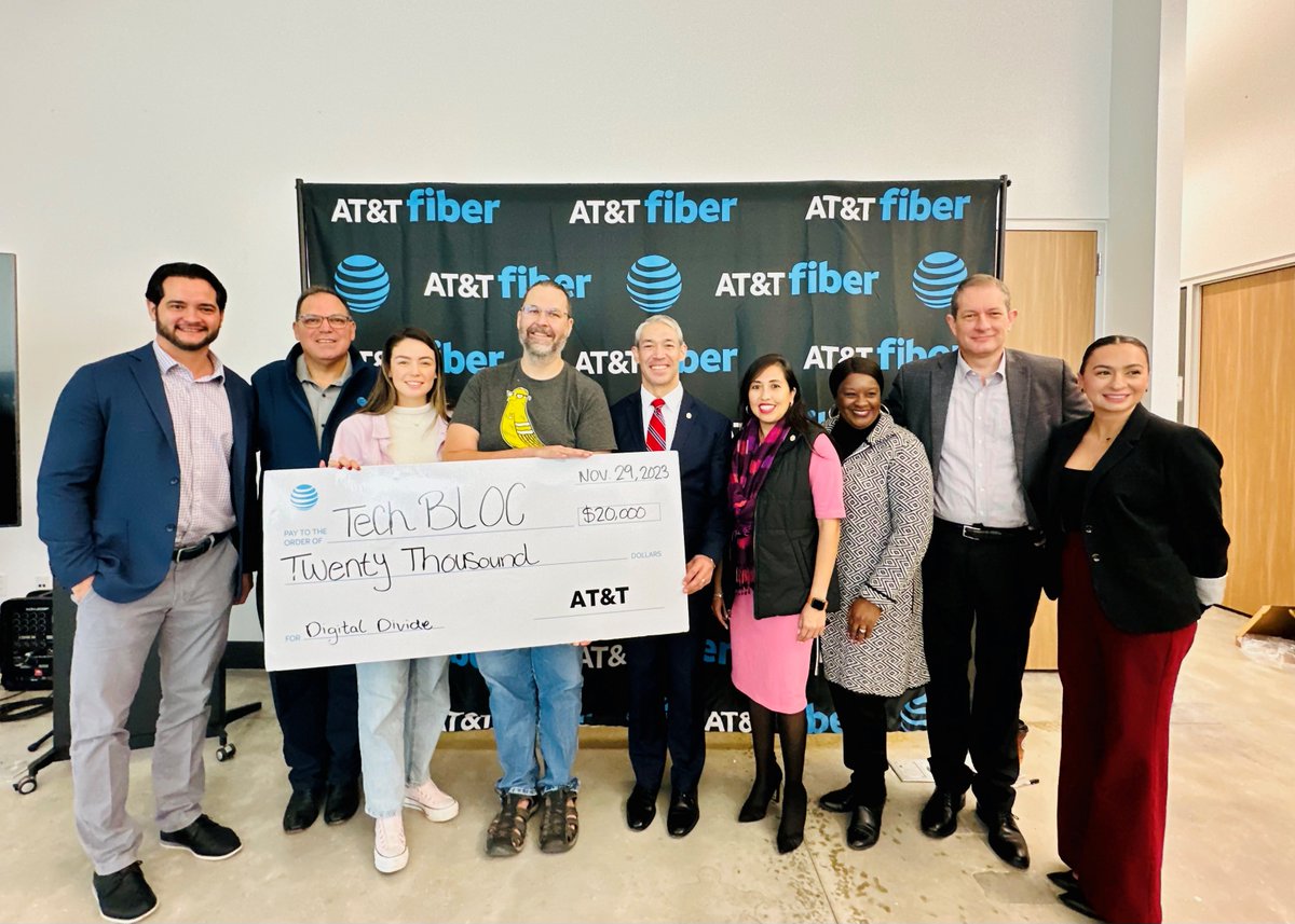 Last week, #TeamATT celebrated a 20K contribution to @SATechBloc to support workshops for 6th to 8th grade students to build their digital literacy skills. Developing skills to navigate the digital world is essential to helping close the #digitaldivide! #ATTImpact