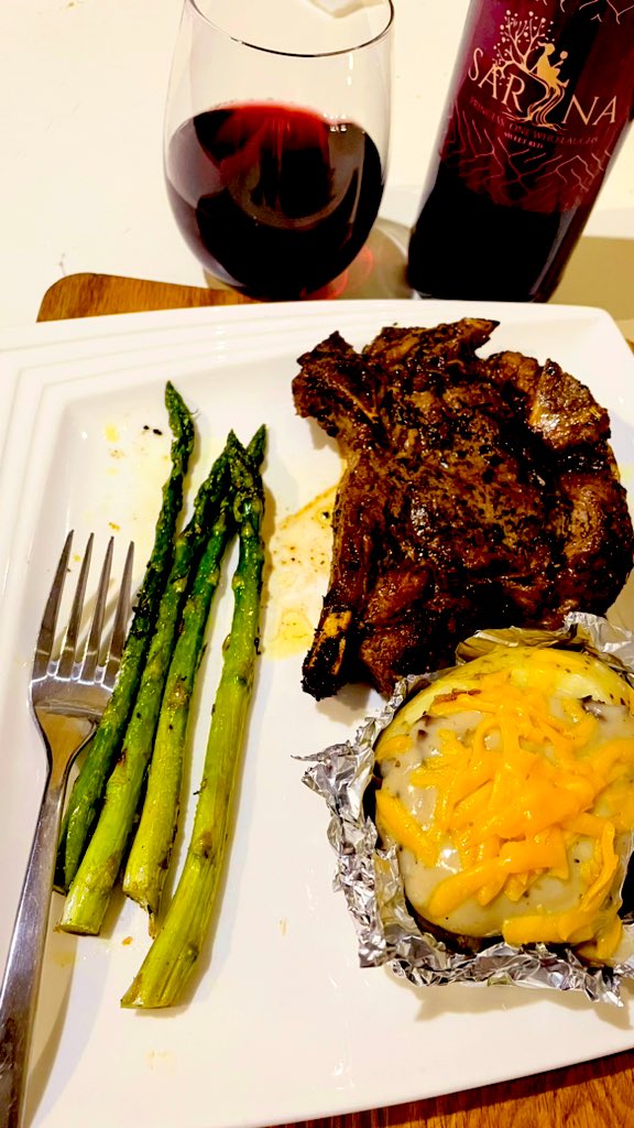 LwandleMkh_'s tweet image. How’s your Monday ?? 😋 #CookingWithQue #PlateX