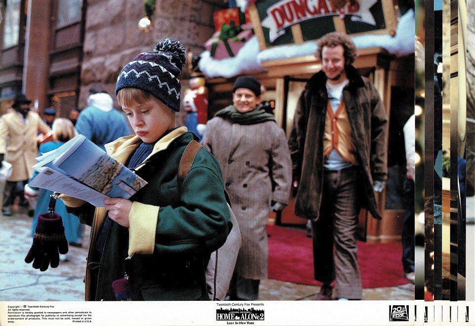 LadyVenkman's tweet photo. Curiosidades de ‘Home Alone 2’🧵🗽🐦🧤 https://t.co/TNpt137HAX