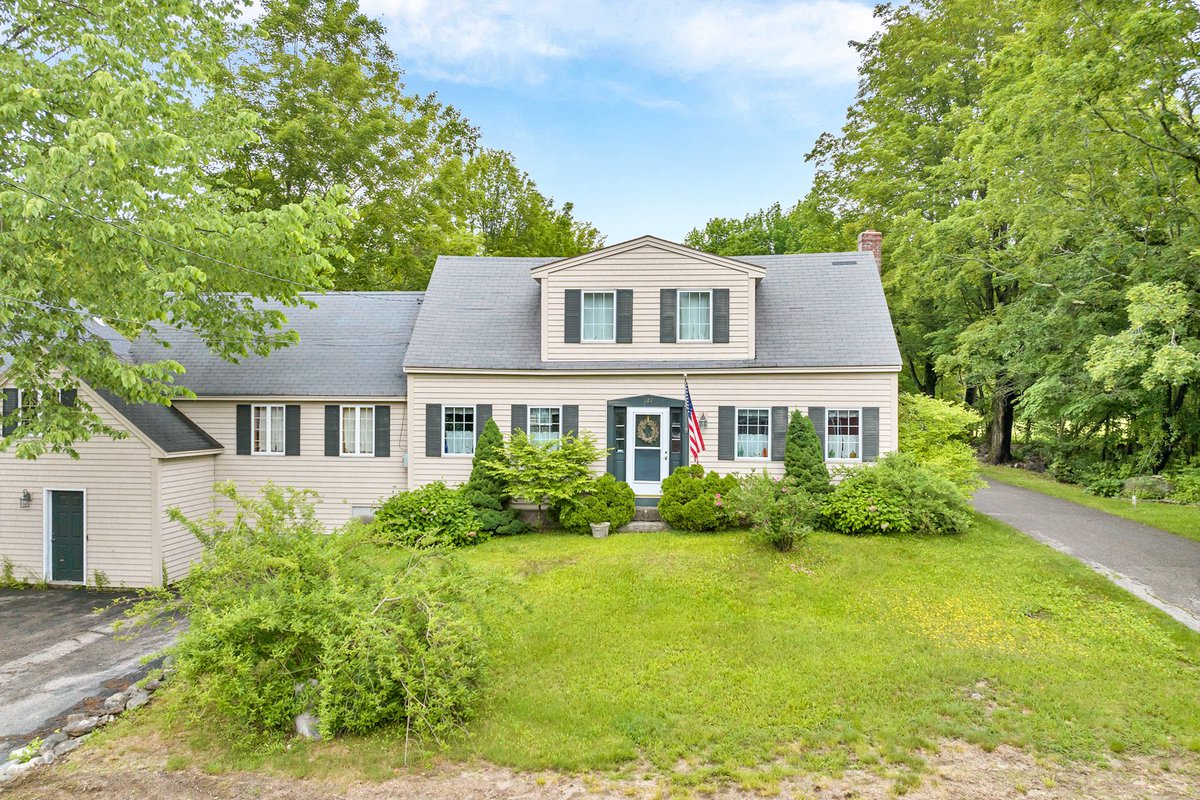 DowRealtyGroup's tweet photo. Back on the market due to Buyer's home sale contingency falling through. Motivated Seller is offering up to $10,000 towards buyer's interest rate buydown closing costs and/or prepaids!! 

Property Details: https://t.co/WQiXKDA6IS https://t.co/CjE1DUIv7M