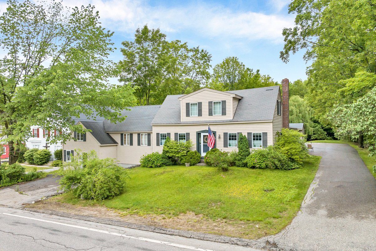 Back on the market due to Buyer's home sale contingency falling through. Motivated Seller is offering up to $10,000 towards buyer's interest rate buydown closing costs and/or prepaids!! 

Property Details: thedowgroup.com/homes-for-sale…