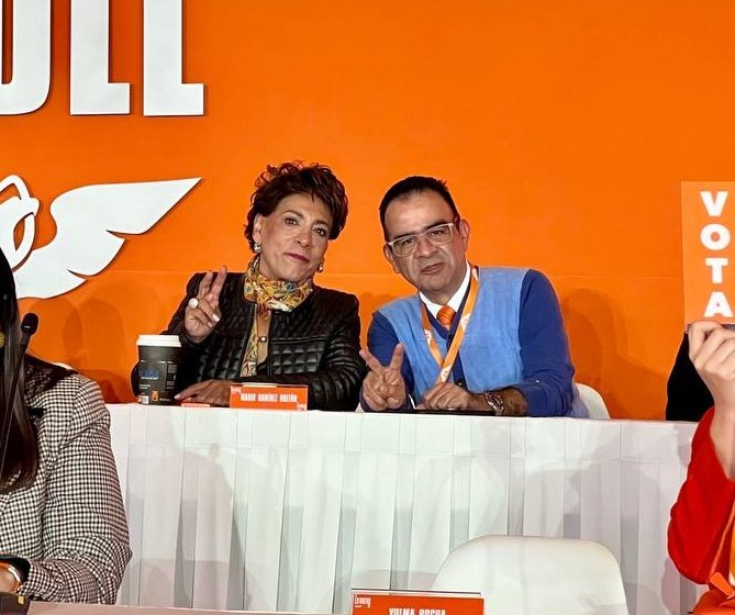 Listas y listos con mi amiga y compañera <a href="/TereOchoaM_/">Tere Ochoa Mejía</a>, para iniciar un día muy productivo para <a href="/MovCiudadanoMX/">Movimiento Ciudadano | Movimiento Naranja</a>. Seguimos en la lucha. México tiene futuro.🧡