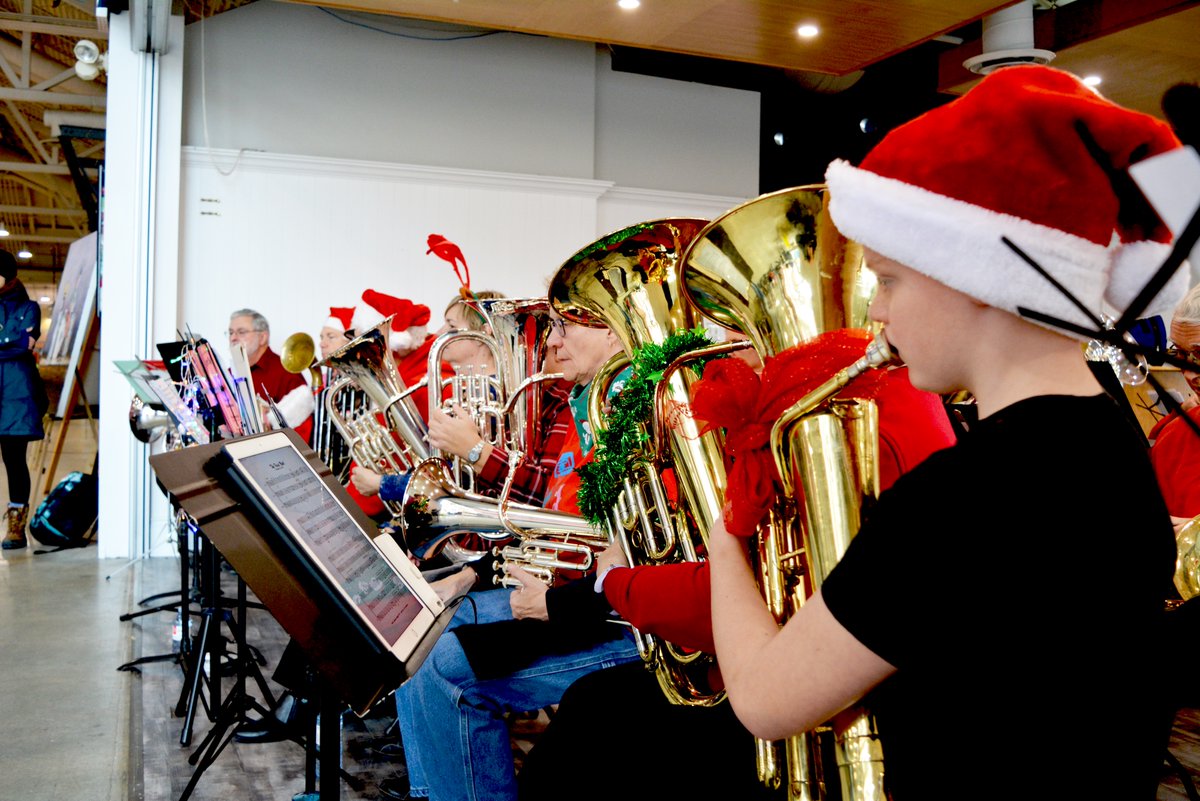 Calling all #LdnOnt tuba and euphonium players, it is time to tinsel your tuba! This Friday Dec. 8 is the annual London Community Tuba Christmas event <a href="/CoventMarket/">Covent Garden Market</a>🎄🎶

🎀Bring your instrument, a music stand, and holiday cheer. music.uwo.ca/events/tuba-ch…
<a href="/Downtown_London/">Downtown London</a>