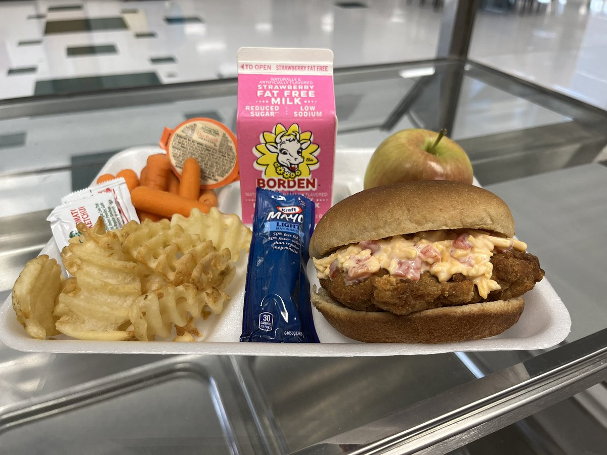 NutritionNCSS's tweet image. It’s our new chicken sandwiches with homemade pimento cheese in all middle and high schools today! Did you get yours? 

(Pimento cheese is offered on the side as well)
#ncssbethebest #FuelingGA #GATrayoftheWeek