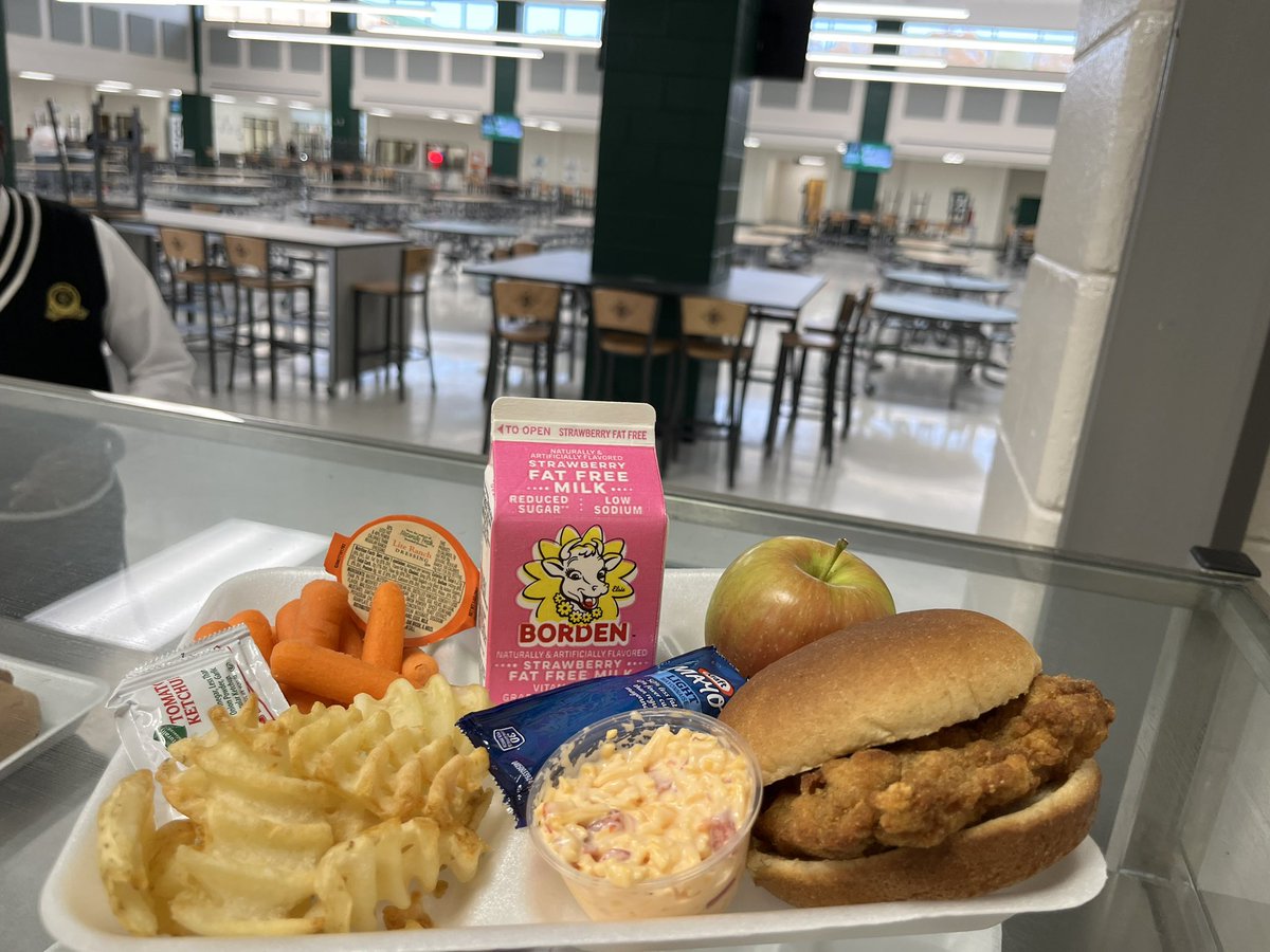 NutritionNCSS's tweet image. It’s our new chicken sandwiches with homemade pimento cheese in all middle and high schools today! Did you get yours? 

(Pimento cheese is offered on the side as well)
#ncssbethebest #FuelingGA #GATrayoftheWeek