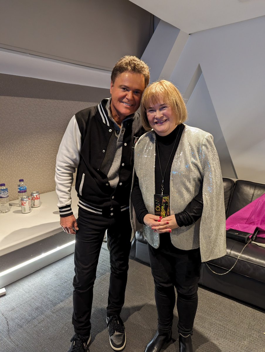 donnyosmond's tweet photo. In Glasgow, Scotland and low and behold, guess who showed up to my concert? My dear friend, Susan Boyle! She was waiting in one of the dressing rooms backstage to go out to the audience and I heard this angel voice in the hallway. I walked up to the door and.... 😊 https://t.co/tARPUGsce0