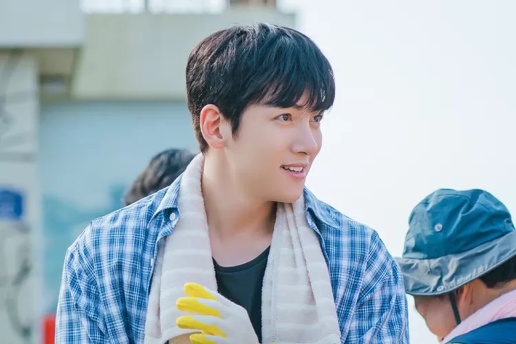 elsaspis's tweet photo. He començat #WelcometoSamdalri i estic mirant #TheWorstEvil i la versatilitat d'aquest senyor és fascinant. 🫠
Soc soldat d'en #JiChangWook . Mai defrauda! 🥰 https://t.co/CTjZ0Te97F