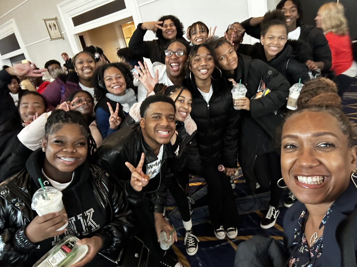 jerselleh's tweet image. Ayeee! The @CHFlowersHigh Jaguars delivered a 🔥 performance at the #Learnfwd23 conference! It was an honor to be in their presence. #pgcpsproud @pgcps