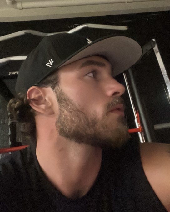 ngl I miss the hair. should I run it back? https://t.co/Z5SUP9rUFF