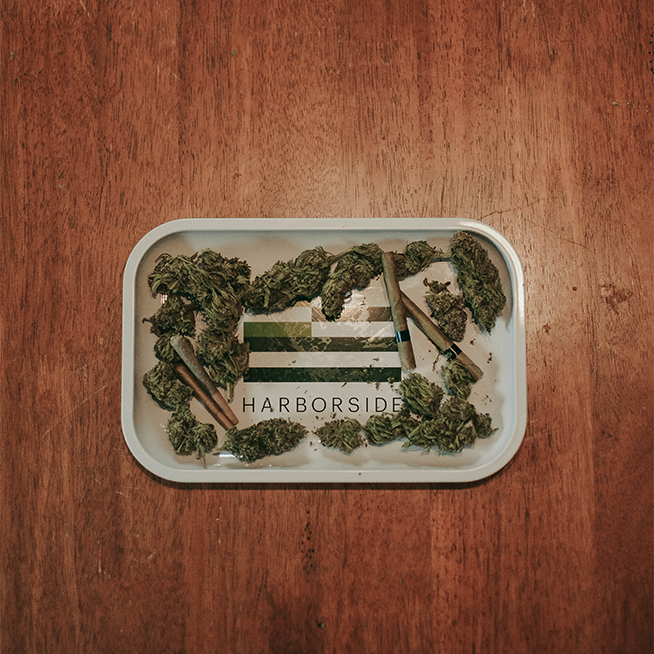 Start your Monday with a smooth roll and branded style! Our rolling trays bring a touch of class to your cannabis routine, making every session a work of art. Roll into the week with creativity and positivity, and let your brand shine with each perfectly crafted roll!