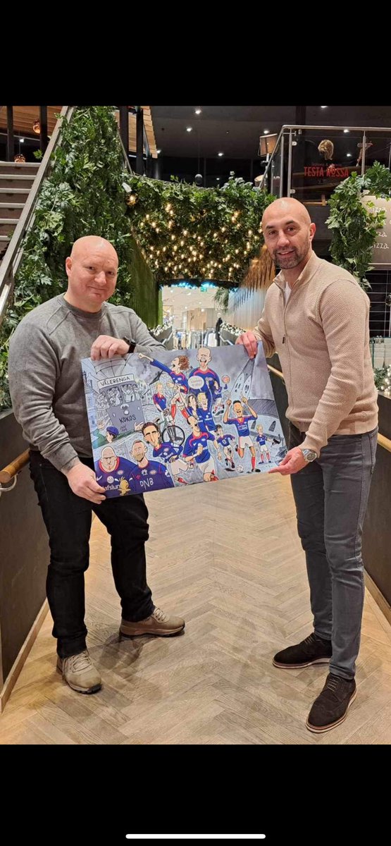 Da har <a href="/KokosValerenga/">Vålerenga Kokos</a> endelig fått overlevert personlig bilde til <a href="/bojanskuddfinte/">Bojan Zajic</a>, skuddfintas far, hatt et lite kaffeslaberas og snakket om gamle dager! 

Dette er stort!