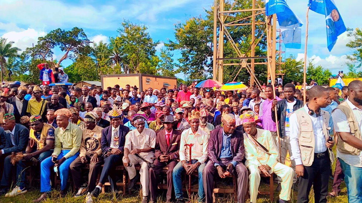 BoazKanyanga1's tweet photo. #Luiza massivement mobilisé pour voter monsieur 5️⃣0️⃣ @HonoreMvula1 et monsieur 2️⃣0️⃣ @fatshi13 ! Nous soutenons La #GRANDEVISION du #development https://t.co/Srfe27VNeU