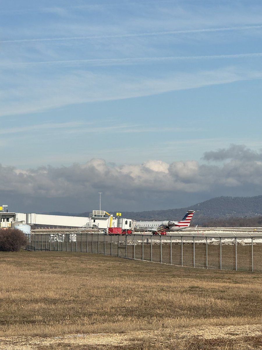 JFolcey's tweet photo. American Eagle CRJ 200 getting ready to head back to ORD from LSE @airwisconsin https://t.co/ciPvcT52ne