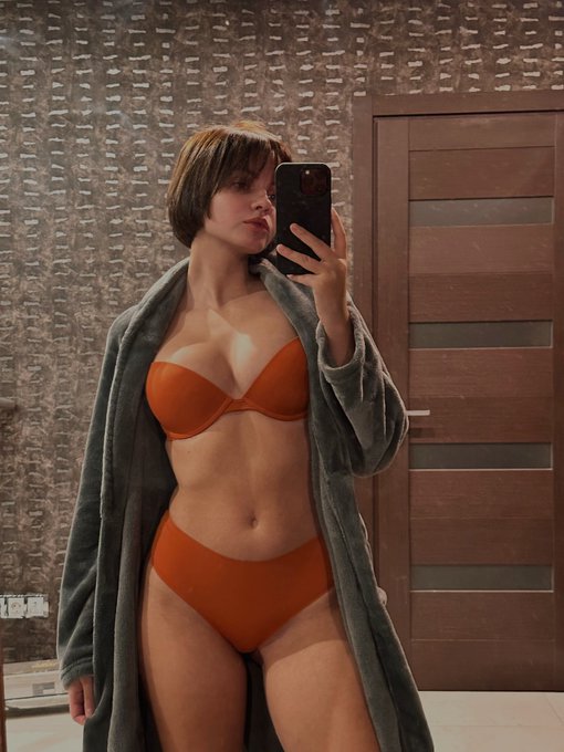 Brunette again&hellip; Reminds me Playboy and Hegre times 😅 https://t.co/3gatdH09qN