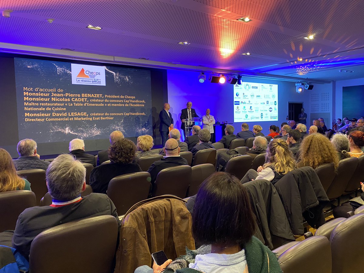 FranceTravail's tweet photo. Remise des prix du concours culinaire #CapHandiCook 🏆 avec les équipes composées de personnes en situation de #handicap ayant une expérience en restauration en binôme avec des Chefs 🧑🍳
Aujourd’hui c’est la finale des 4 gagnants/finalistes des étapes régionales 📍 #TousMobilisés https://t.co/uEks9ZFL5M