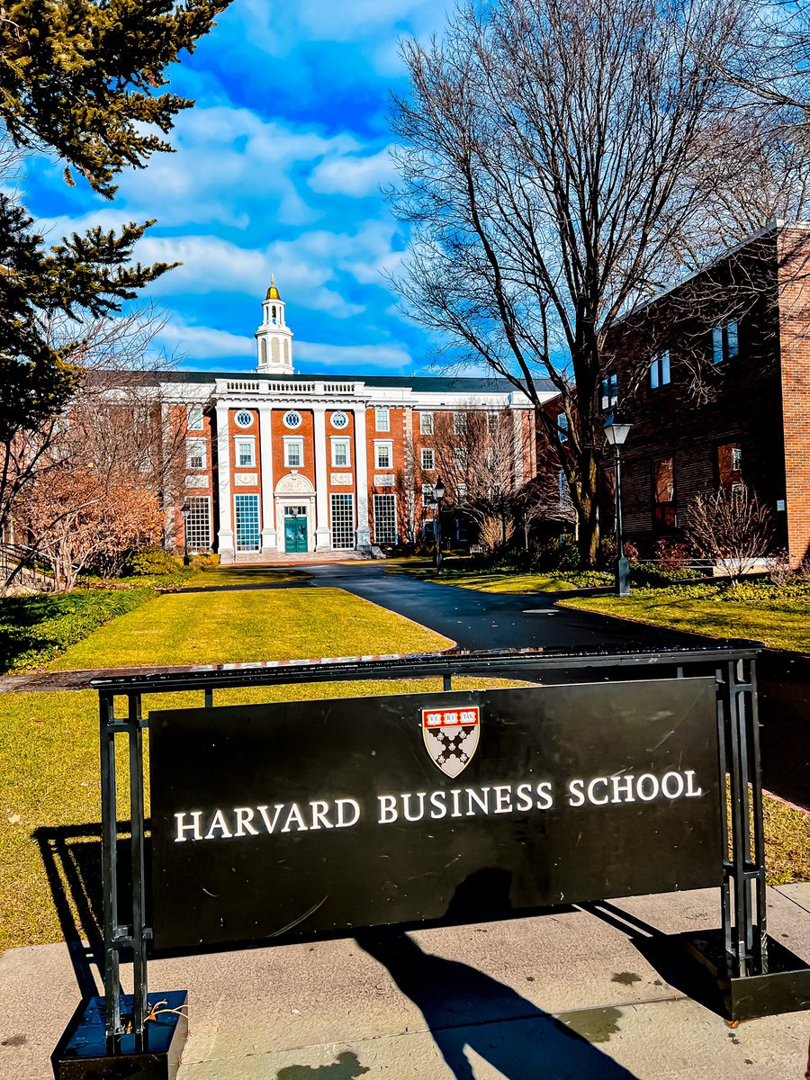 BryanBrea's tweet photo. ¡Cumpliendo sueños! ¿se bailará Merengue en Harvard? ¡Luego les cuento! 🫶🏽💫 https://t.co/583jgxcZpi