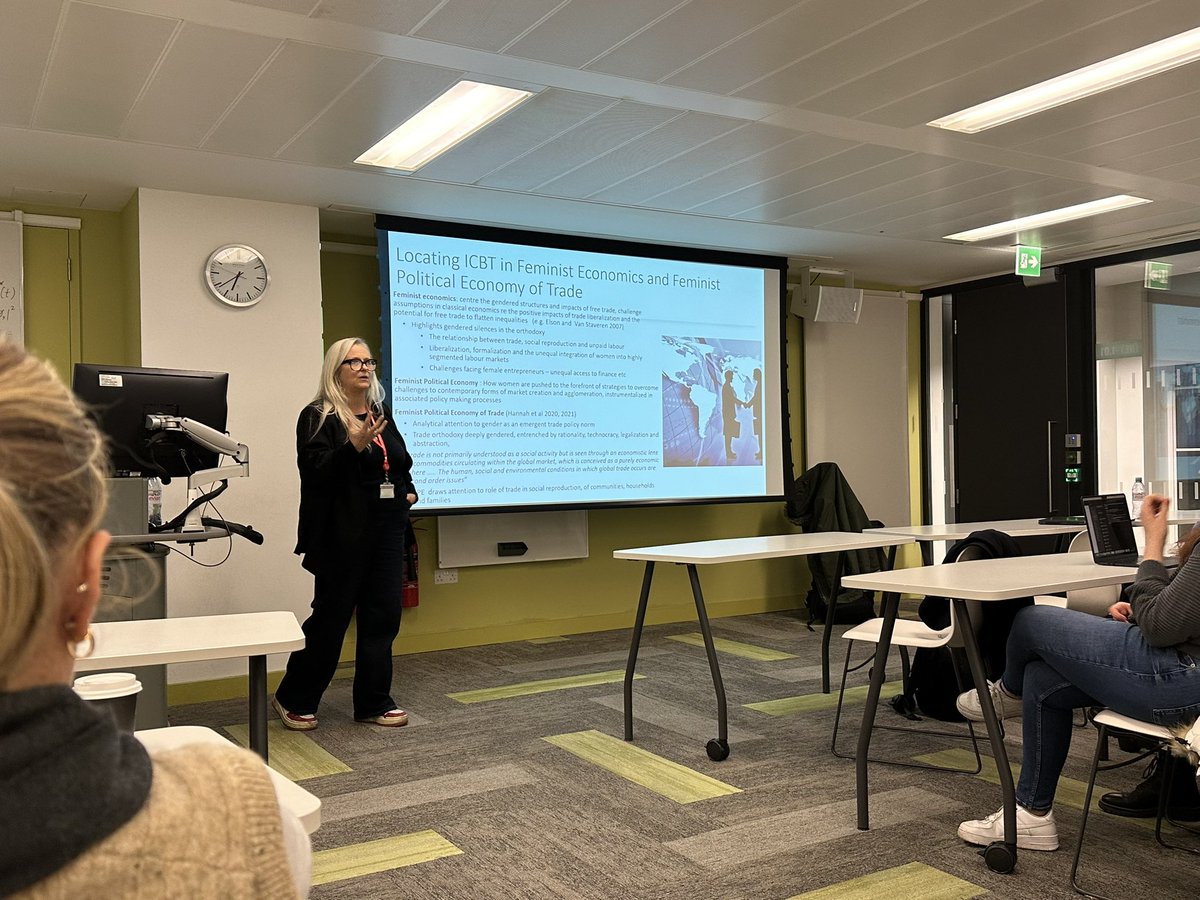 Gaining new perspectives and insights everyday during my research visit at <a href="/Kingspol_econ/">KCL Department of Political Economy</a>.✨
Tonight <a href="/SophiaPrice5/">Dr Sophia Price</a> asks us what decolonial feminist political economy tells us, during her lecture 'Where are the Women? Informal Women Traders &amp; Pan-African Trade Liberalisation'.