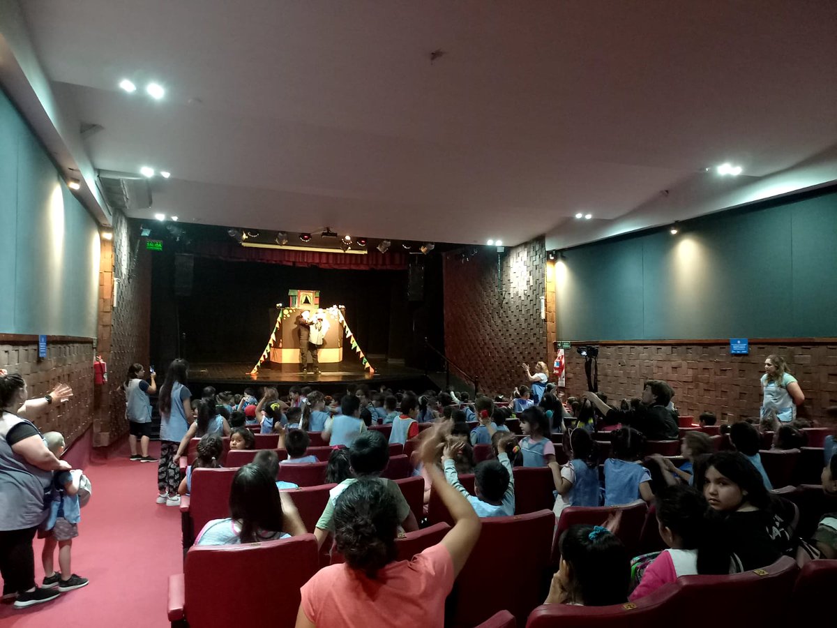 📣 Llevamos a cabo una visita educativa con alumnos de la EP Nº 23 de Villa Astolfi
💁🏻El paseo guiado por el Casco Histórico les permitió conocer en profundidad los lugares más emblemáticos de los orígenes de nuestra ciudad.

 Conocé más👉🏽tinyurl.com/prh8xvnt

#PilarTurismo