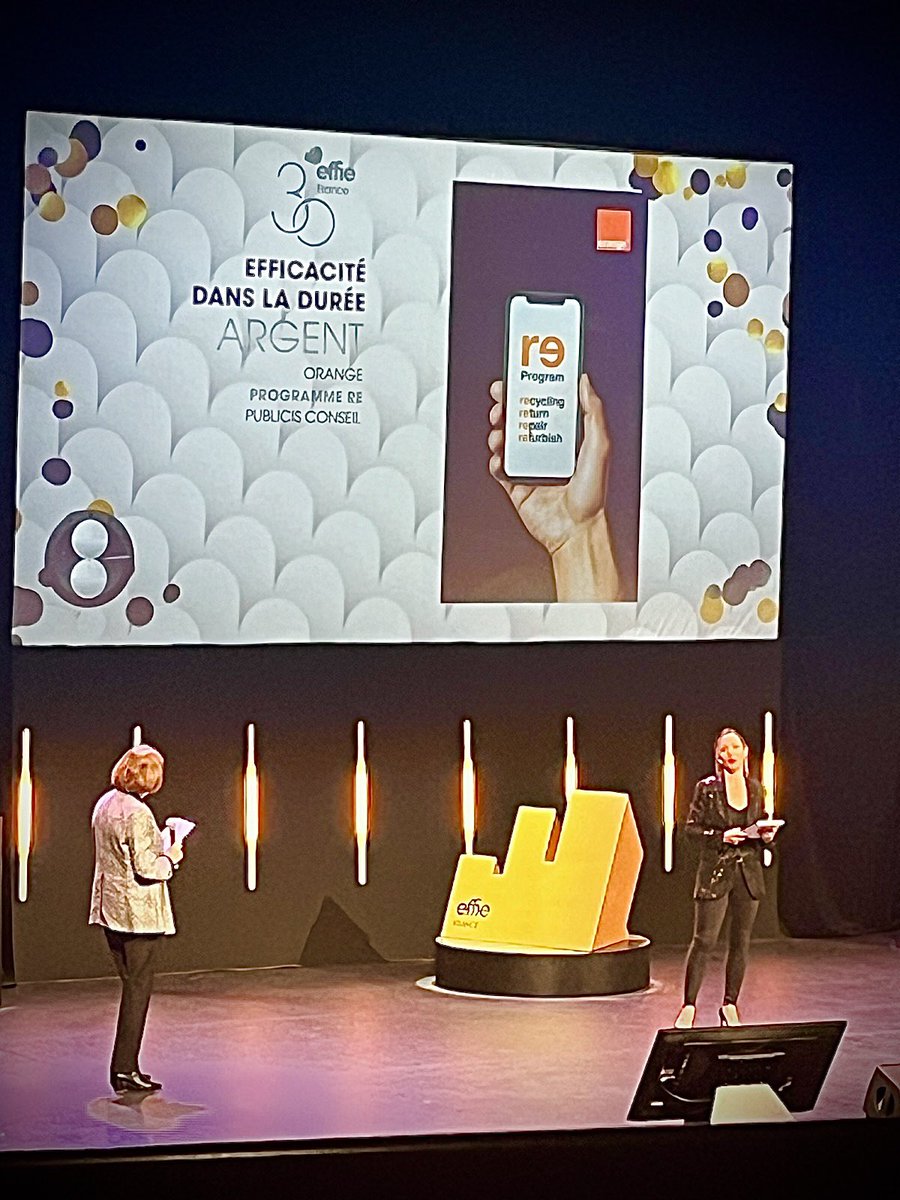 Qwenteen's tweet image. Prix #effie d’argent d’efficacité dans la durée pour le programme RE (reprise, reconditionné, recyclage, réparation) d’@Orange_France concocté avec @PublicisConseil 👍 #fierdetreorange #rse #csr #pub