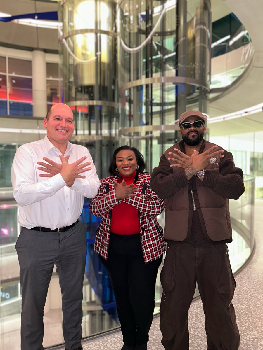 LydiaMutyebele's tweet photo. Quel honneur de recevoir, avec @PhilippeClose, le grand et l’unique @fallyipupa01 au Brucity !
Rendez-vous le 16 décembre au @ingarenabxl pour un concert mémorable.
On se voit là-bas ? En tout cas moi j’y serai. 🔥🦅 https://t.co/C230WPc95U