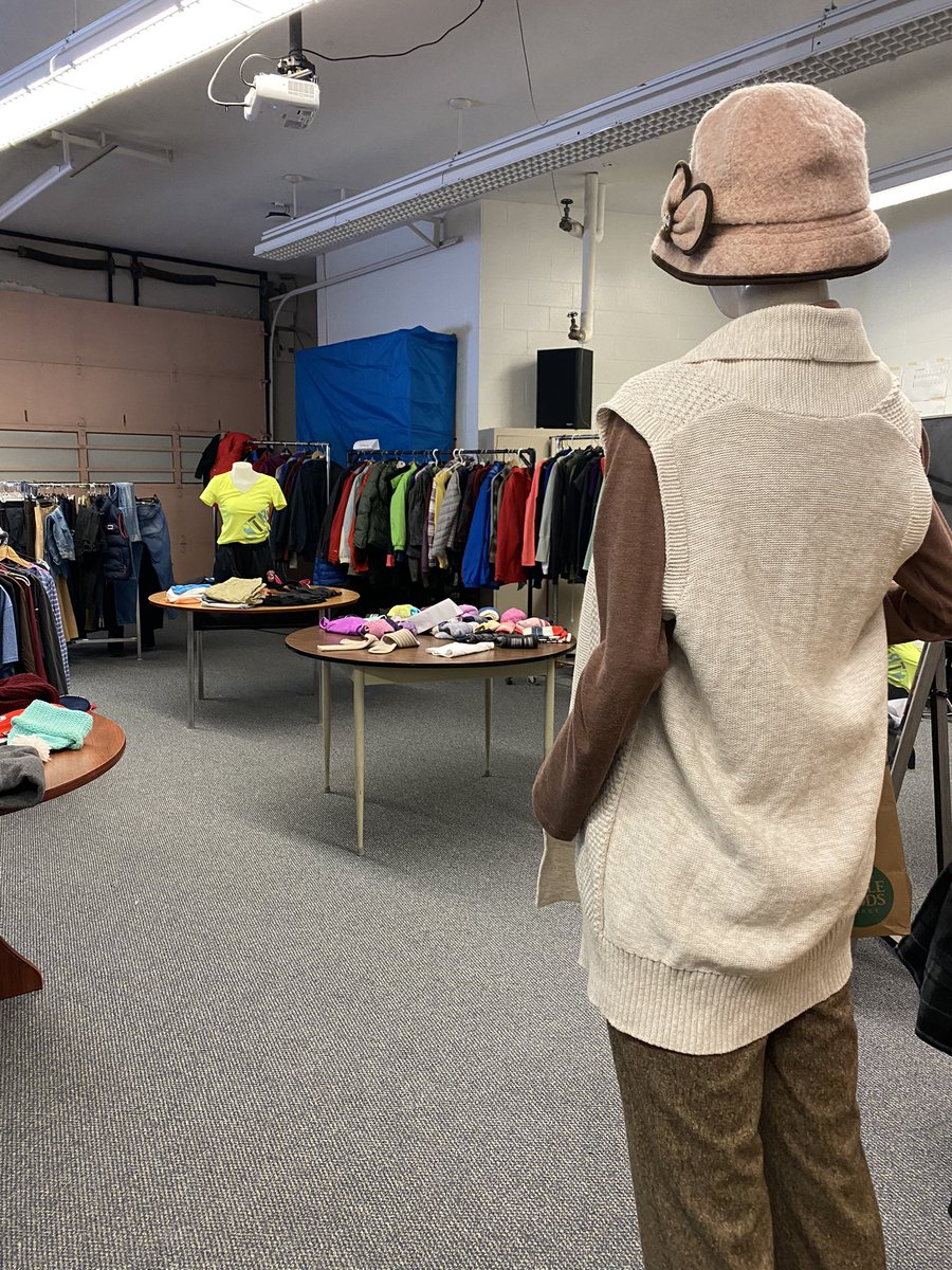 GHS’s Pop Up Shop is open and welcoming students. #staywarm #GoGators #myjobrocks <a href="/OCDSB/">OCDSB</a>