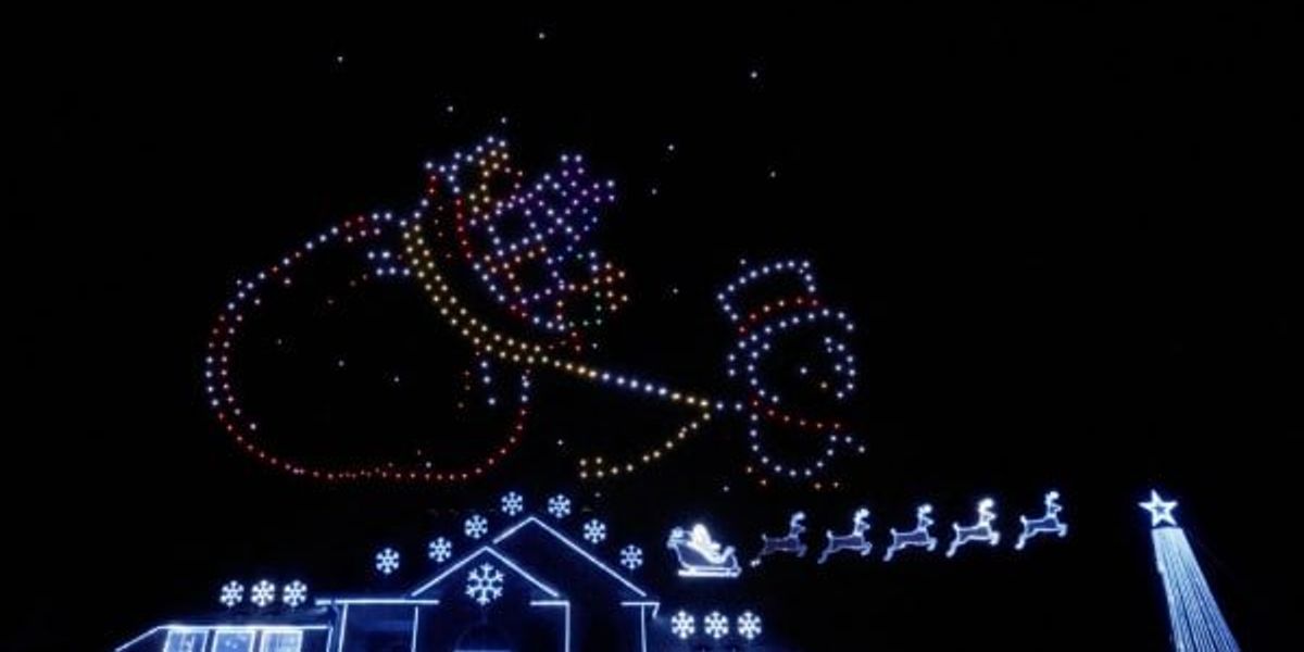 CultureMapFTW's tweet photo. Keller family wins ABC's Great Christmas Light Fight with over-the-top drone show https://t.co/skfvEGN7Rn https://t.co/QnVDc90vgr