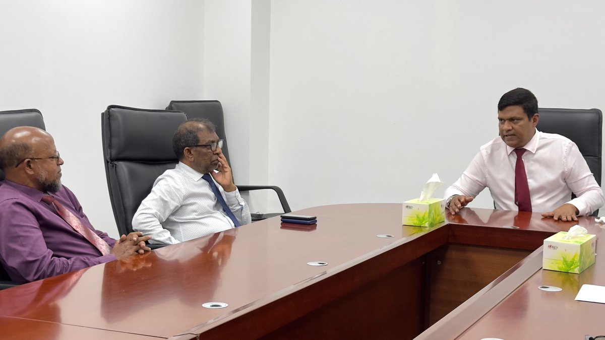 MoTCAmv's tweet photo. The steering committee members of @mnaci_maldives paid a courtesy call on Minister Mohamed Ameen @ameen3d to discuss key issues in the construction industry. https://t.co/NLpmWwq47y