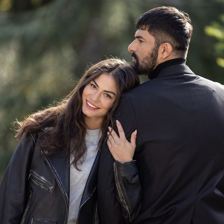 Ahhhhhh 🤭😂😂 
Que le hicieron a mi niño? 😩🥺
Entre las Entu , las Cam, y sus al alrededores van acabar todas descerebradas cuando acabe AF 
😭😭🤣🤣🤣

#DemetÖzdemir #EnginAkyürek #AdimFarah #Fahir