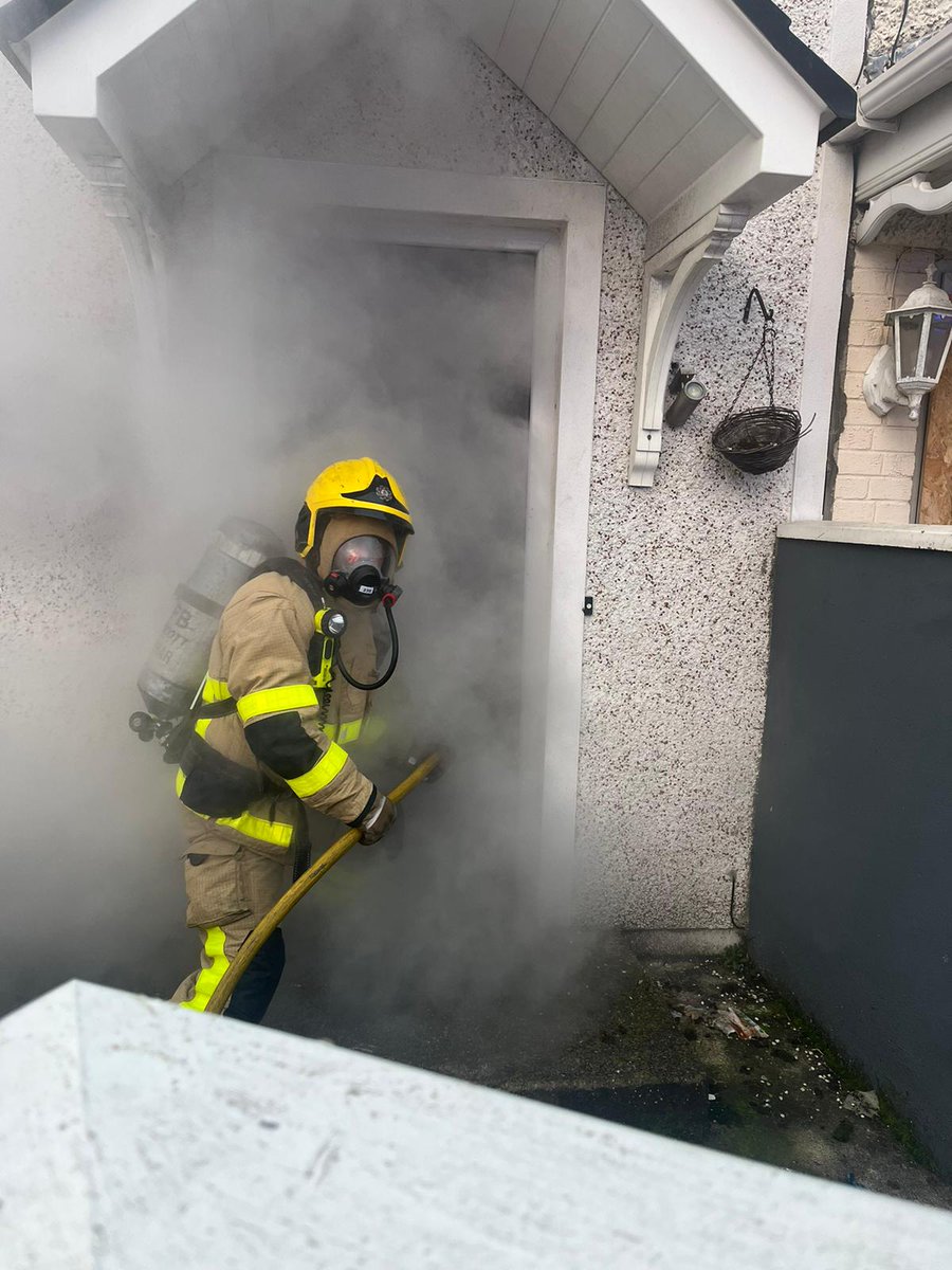 DubFireBrigade's tweet photo. Firefighters from Tallaght and Dolphins Barn responded to a domestic fire this afternoon.  A block built shed was well alight on arrival and had spread to the house itsel

Firefighters in Breathing Appartus fought both fires and the scene has been handed over to @gardainfo https://t.co/hZjWBaXG5H