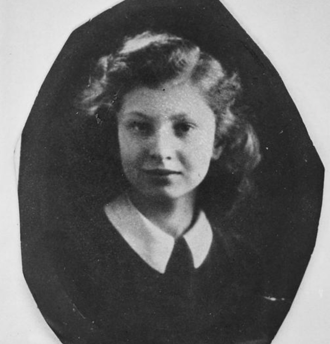 4 December 1926 | Polish Jewish girl, Golda Bretmel, was born in Żelechów. She emigrated to France. She was deported to #Auschwitz from Angers on 20 July 1942. She did not survive.