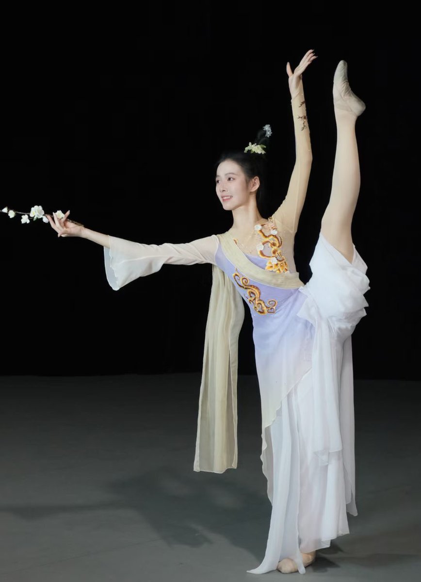 新一批舞鞋到货了 这一批货的主人都是极品 有风骚的舞蹈老师也有刚艺考完的清纯妹妹 每双都是光脚穿一个月以上 味道浓 有兴趣了解更多细节的兄弟们欢迎私聊  #舞鞋 #舞蹈生原味 #舞蹈生 #原味 #舞蹈鞋 #打胶 #臭鞋