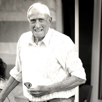 Herman Damhuis (1936 - 2023)

Trouw grensrechter en leider bij het eerste elftal van SV Dinkelland en altijd beschikbaar voor onderhoud aan het complex. Afgelopen weekend overleed Herman op 87-jarige leeftijd.

DTC '07 wenst de nabestaanden veel sterkte in deze moeilijke tijd.