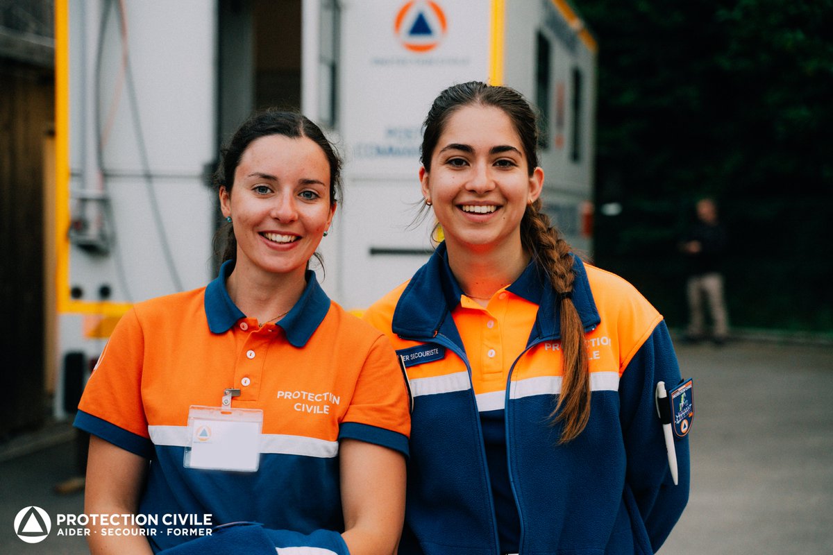 ProtecCivilefr's tweet image. [Journée mondiale du bénévolat] 🤝
Nous tenons à remercier les 32 000 #bénévoles de la Protection Civile, de France et d&apos;outre-mer.

En faisant preuve d’#engagement, de #compétence, d’#humilité et de #bienveillance, ce sont eux qui font la richesse de la Protection Civile !